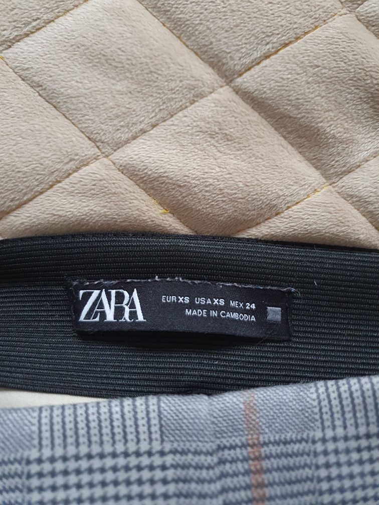 Spodnie w kratkę Zara XS