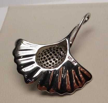 Srebrna zawieszka ciekawy kształt czarne cyrkonie