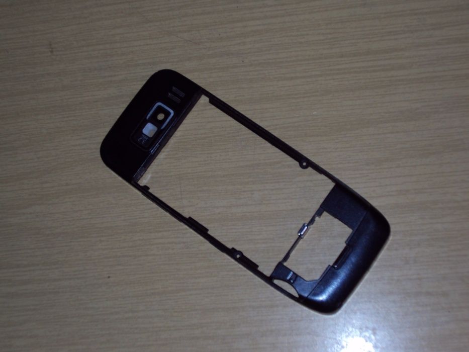 Bardzo ładny mało używany korpus od Nokia E52 zadbany gratis warto!