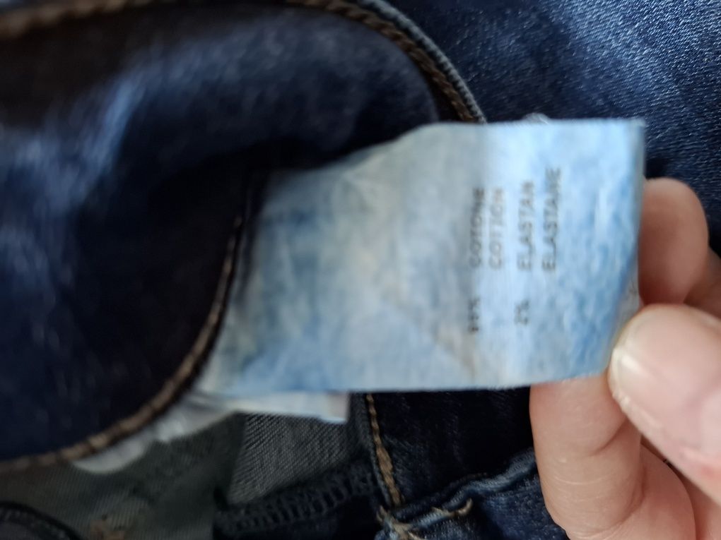 Jeansowe granatowe spodnie z podszytymi dziurami r.xl + gratis