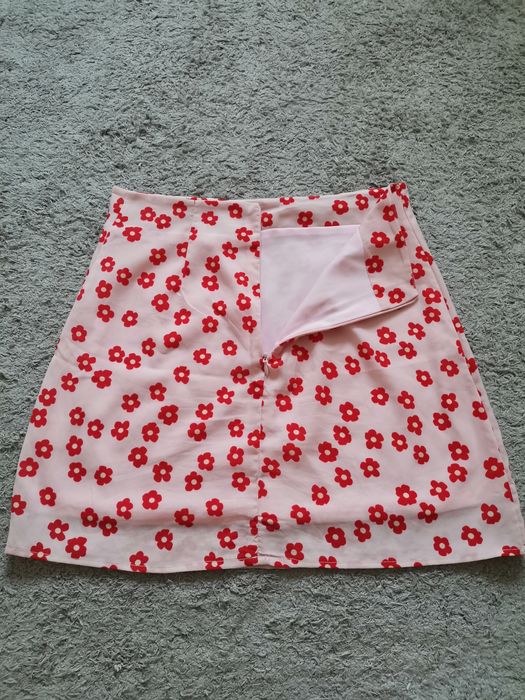 Różowa spódniczka w kwiatki Shein 36 S czerwona krótka mini letnia