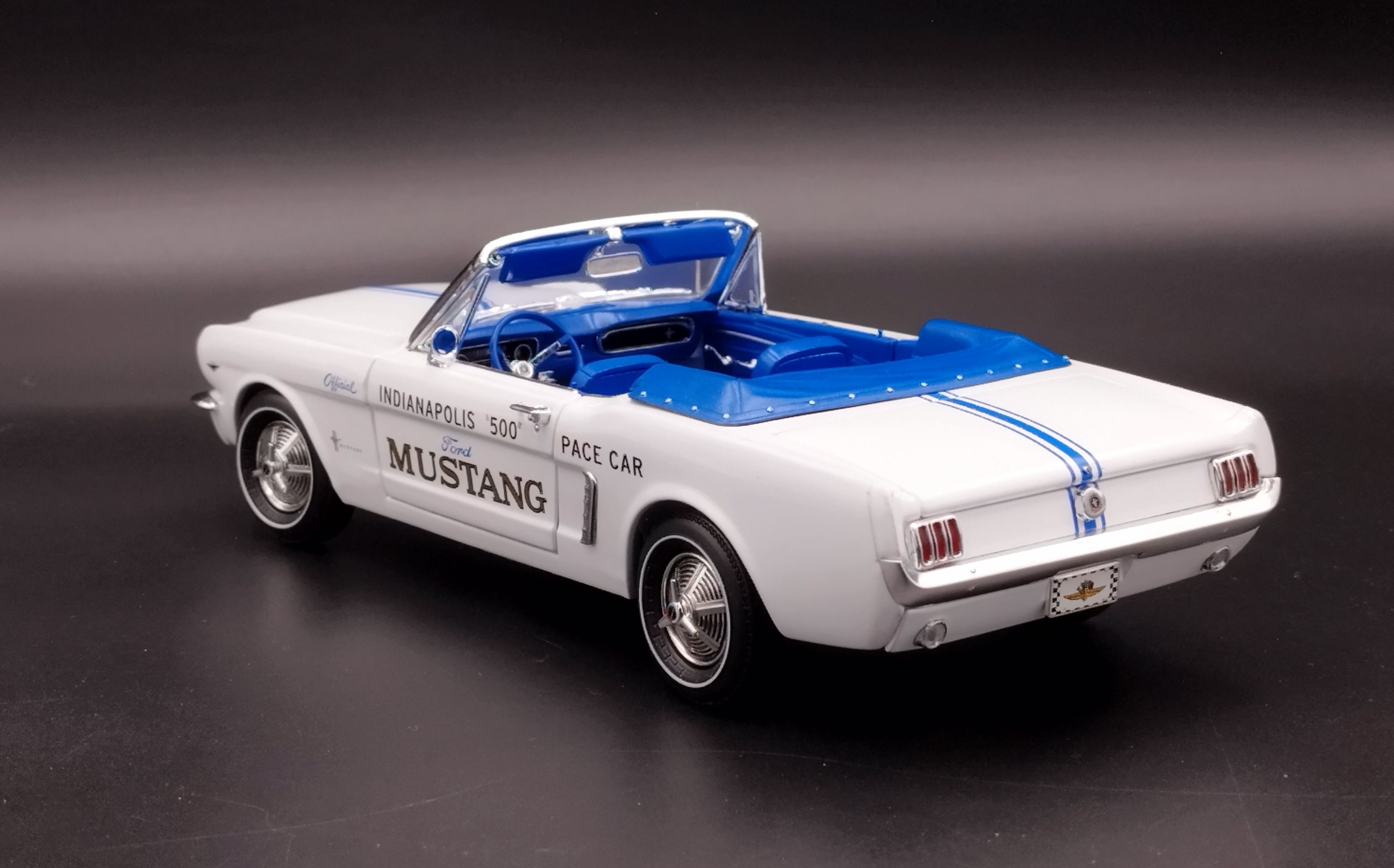 1:18 Auto Word 1964 Ford Mustang 1/2 indy 500 Pace Car model używany