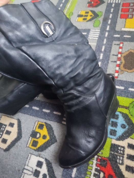 Віддам шкіряні чоботи