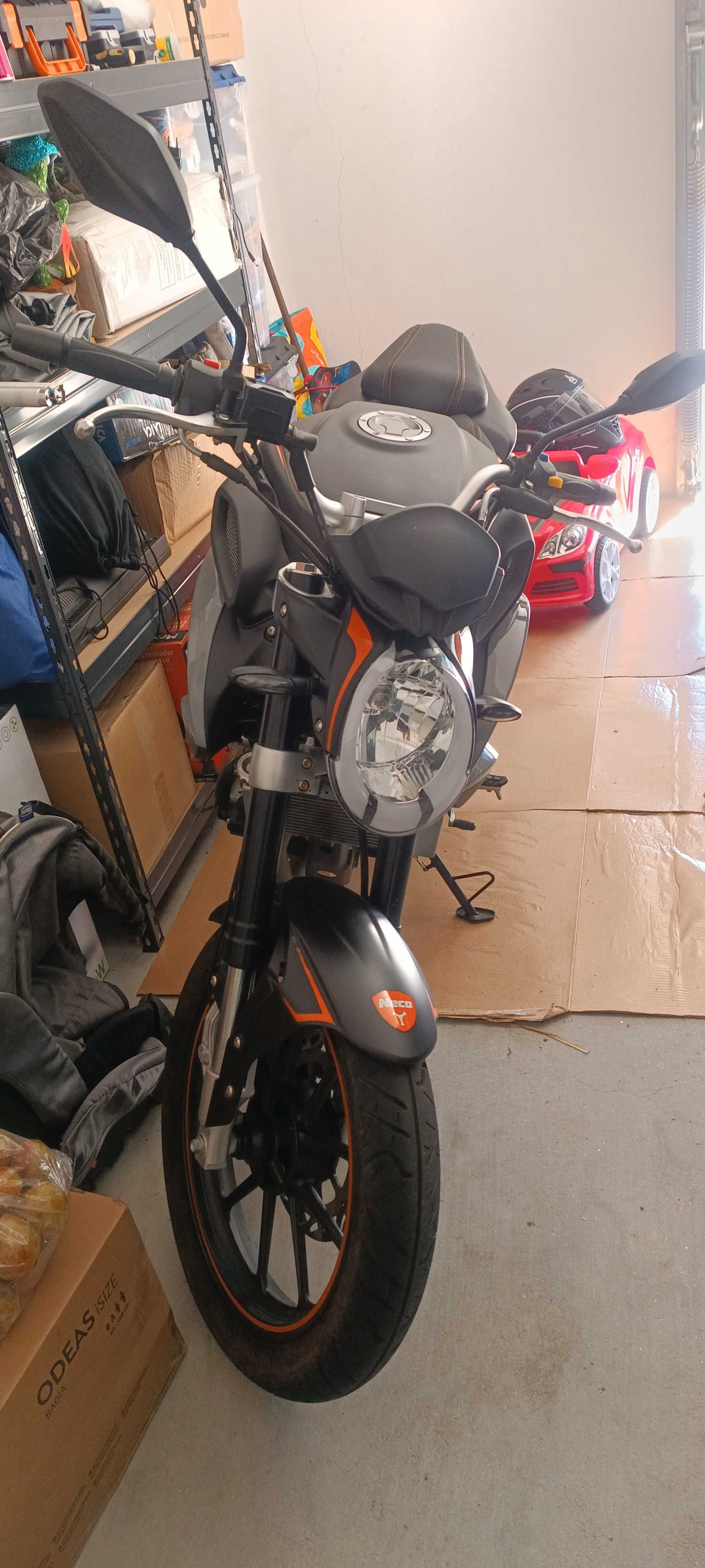Mota 125cc com 1 ano de uso