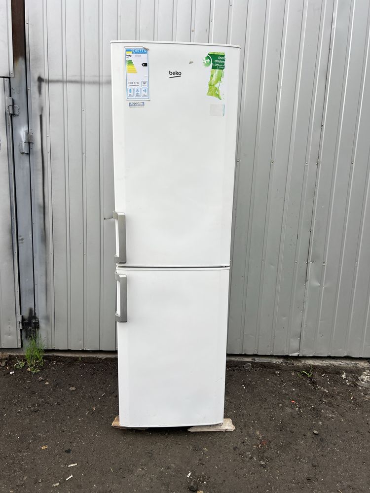 Двокамерный Холодильник Beko CS236020