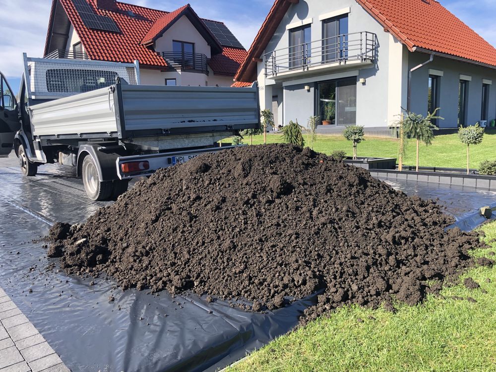 Ziemia ogrodowa czarnoziem kompost humus przesiewana warzywa rośliny
