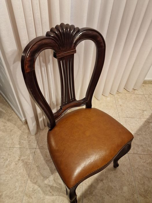 Cadeiras de jantar clássicas