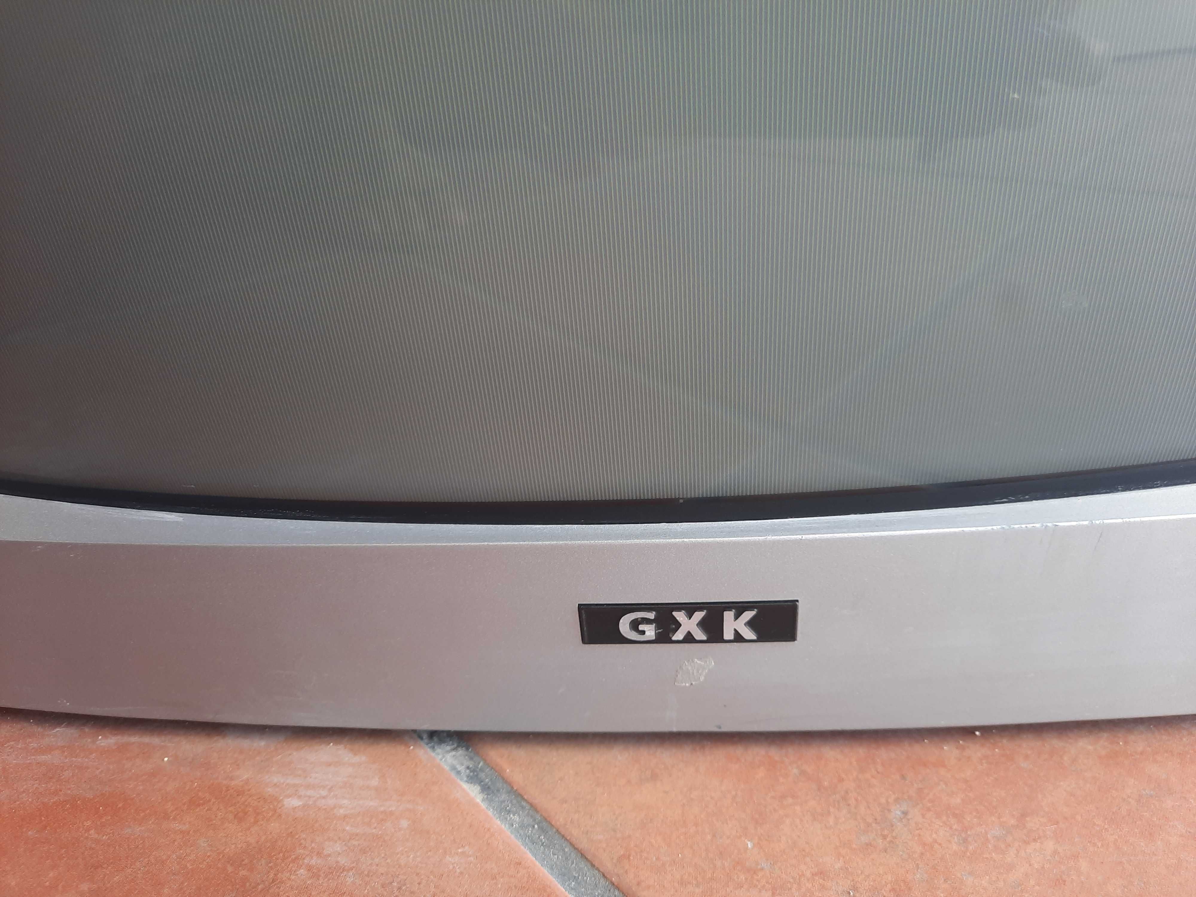 Tv em bom estado, com comando