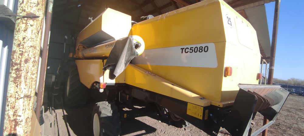 Комбайн New Holland TC5080