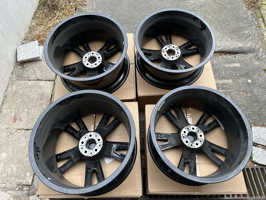 Felgi 22 Bmw X5 X6 9,5J i 10,5J używane proste