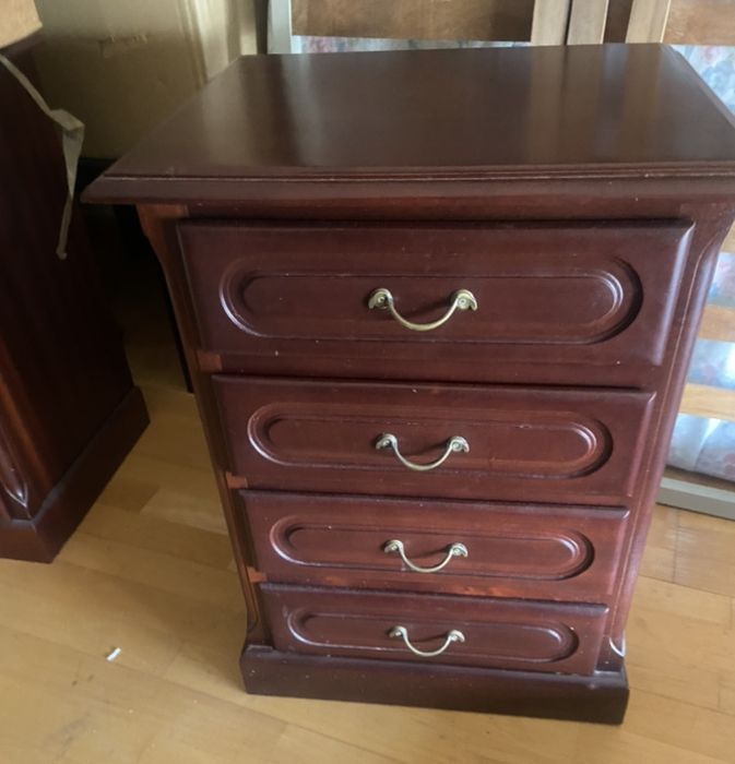 Mesas de cabeceira tipo camiseiros