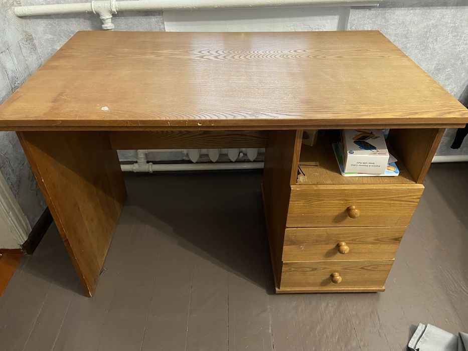 Письменный стол деревянный