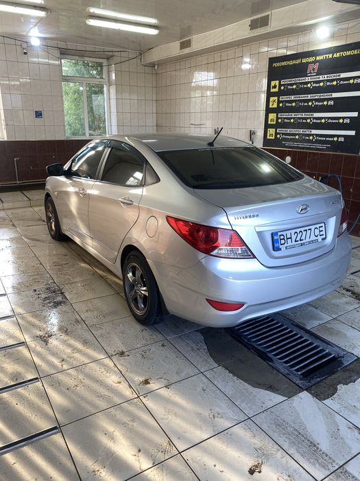 hyundai accent 2012