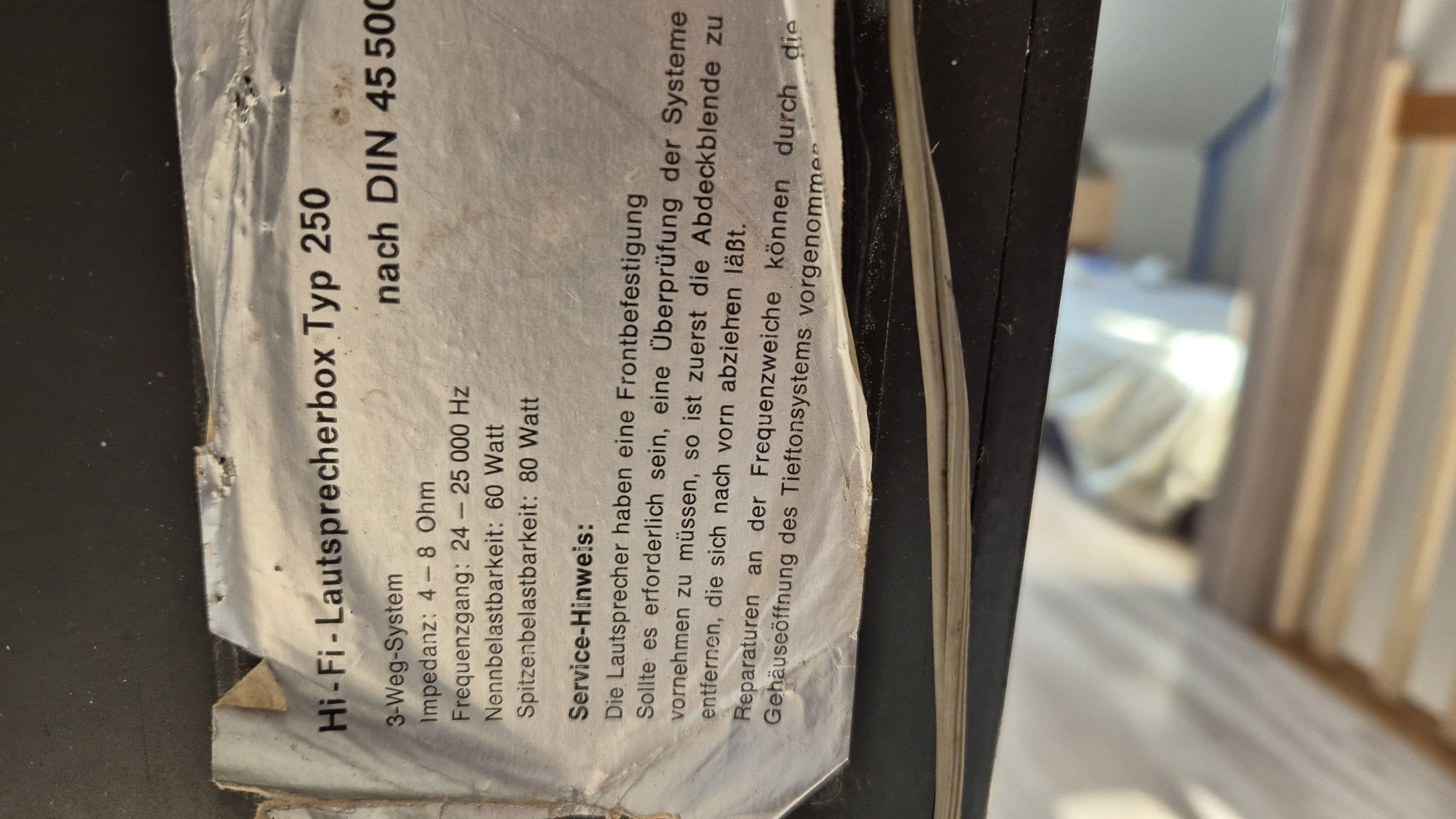 Wieża Grundig z głośnikami