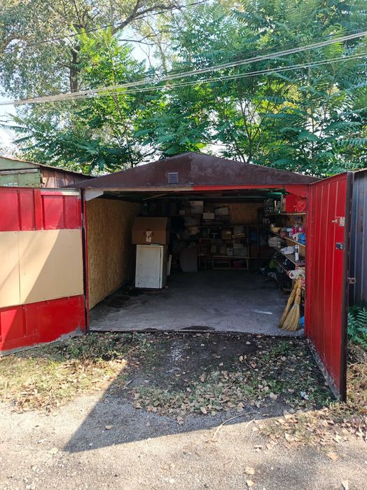 Гараж возле ашана