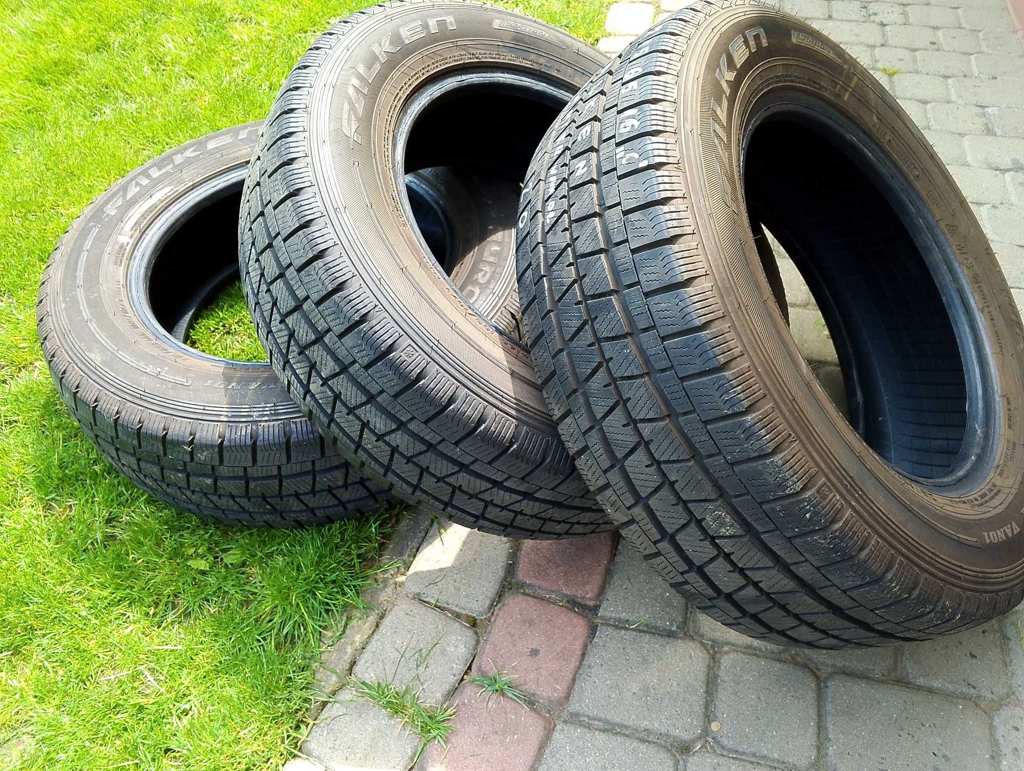 opona 1 szt.215/65/16 C  Falken
