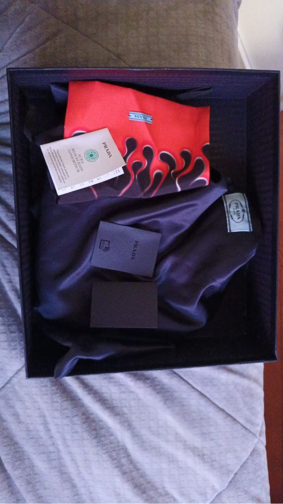 Mala Prada com brilhantes original com todos os acessorios