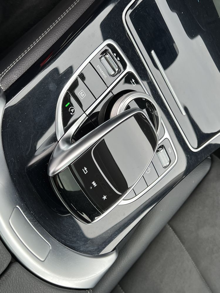 Wypożyczalnia samochodów - wynajem MERCEDES GLC