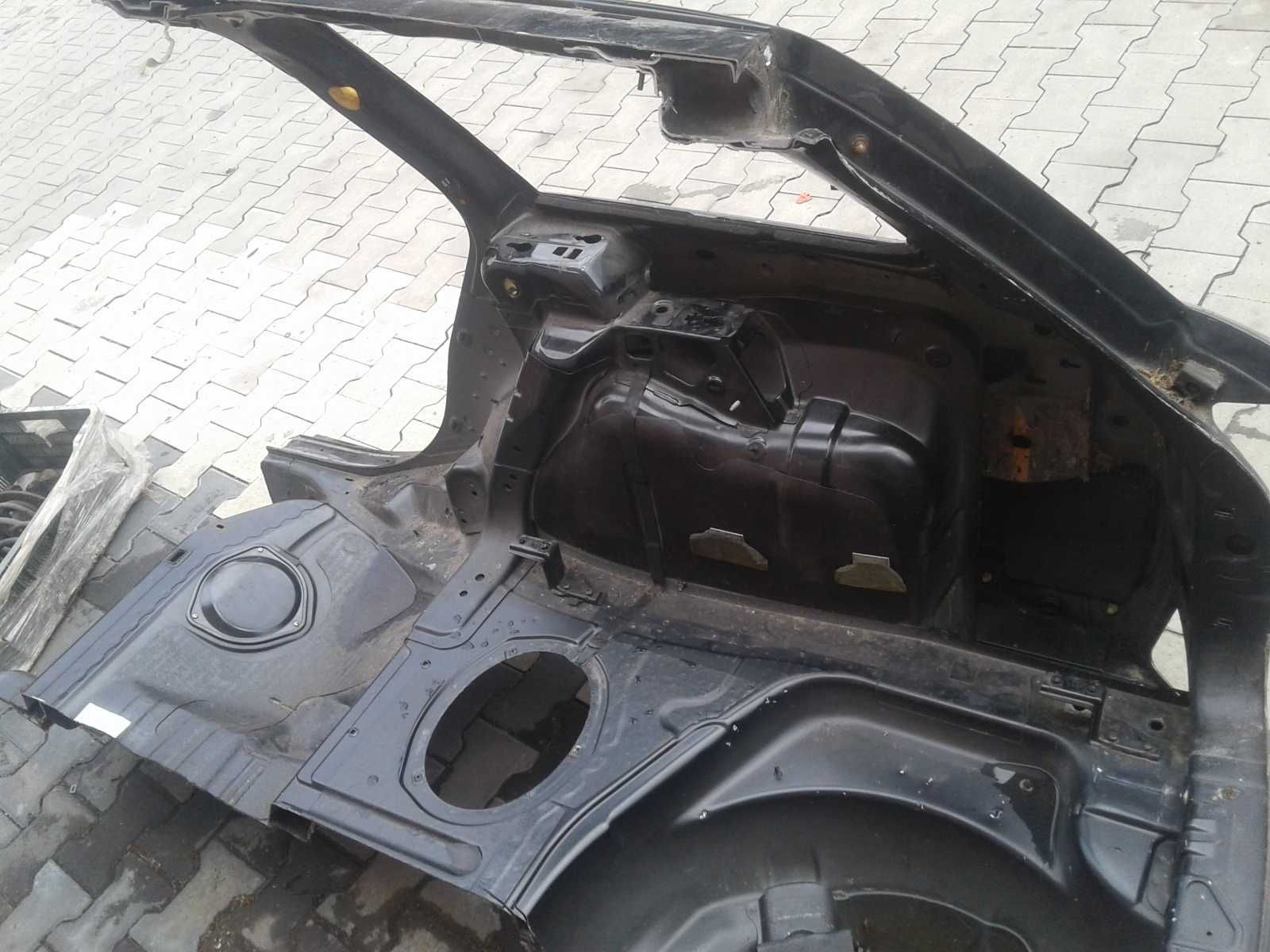 AUDI A4 B6 Kombi Avant Tył Zderzak Belka Wzmocnienie LZ9W