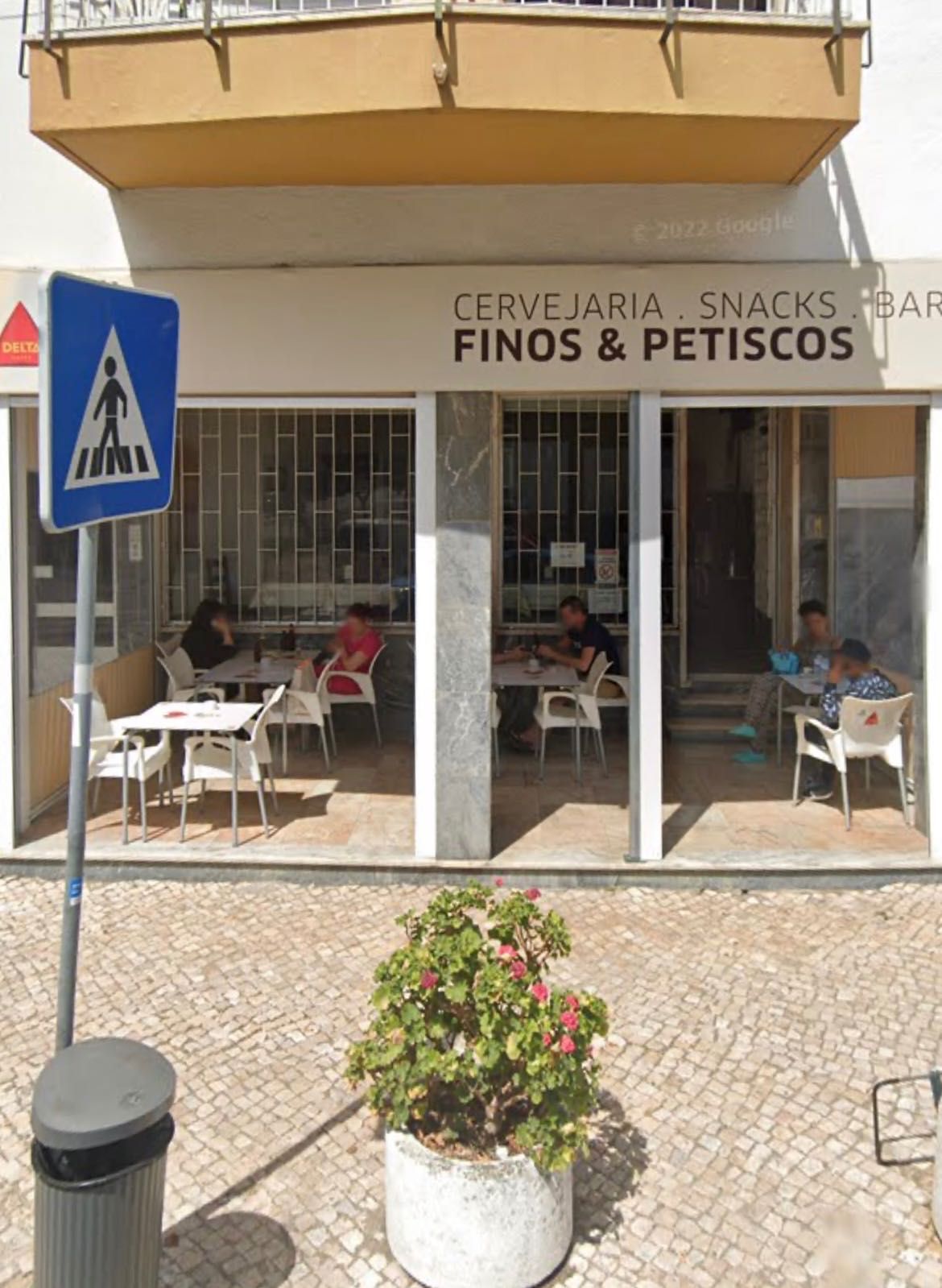 Trespasse de Restaurante, café e snack Bar funcionando desde 1983.