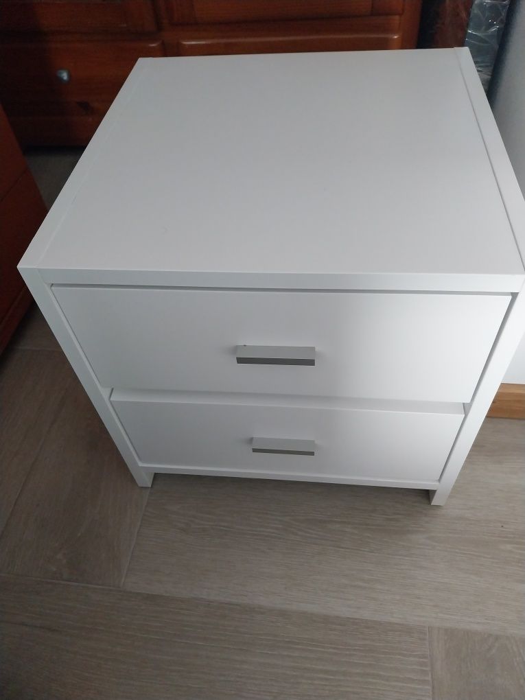 Mesa cabeceira nova em madeira