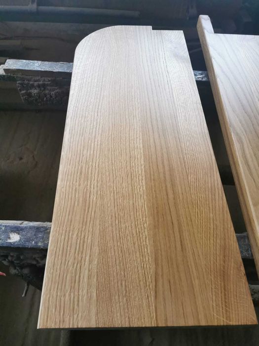 Parapety dębowe – solidne, naturalne drewno, wysoka jakość!"