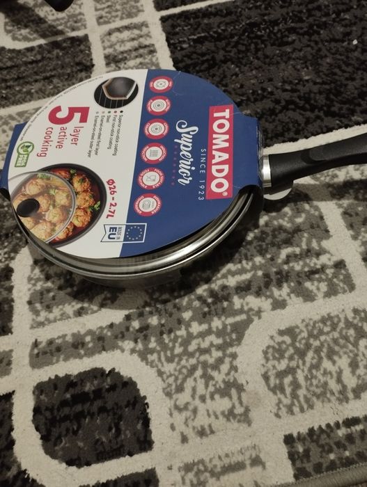 Patelnia. Z pokrywką