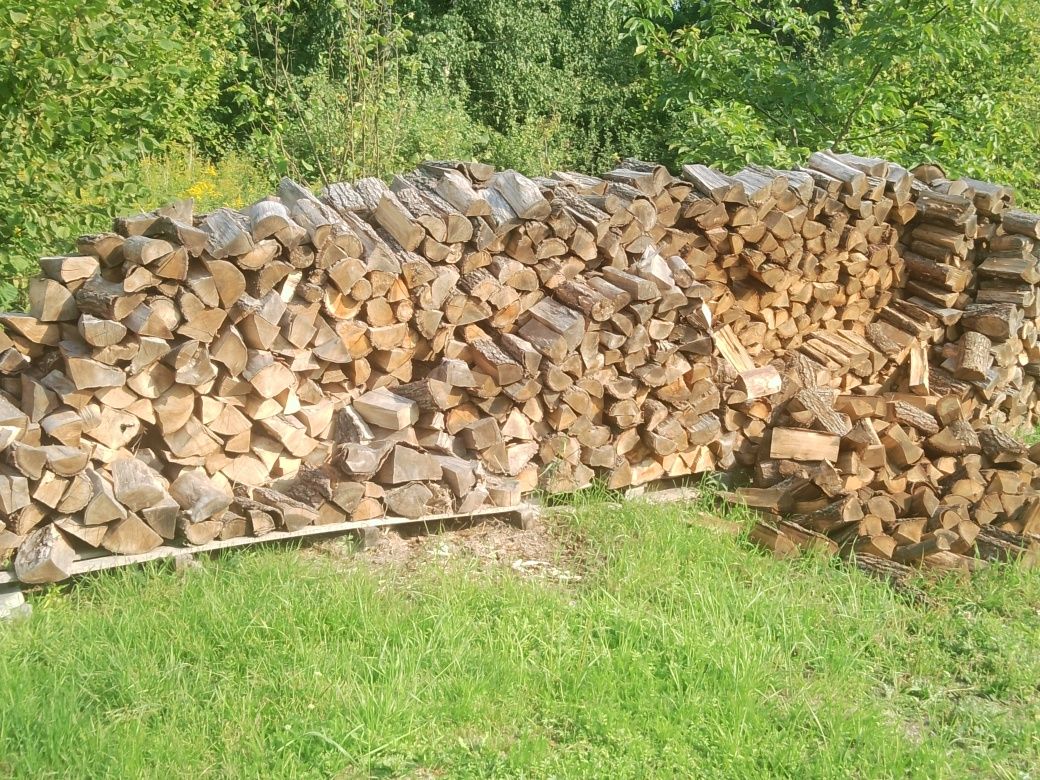 Sprzedam drzewo metry, suche, pocięte i porąbane.