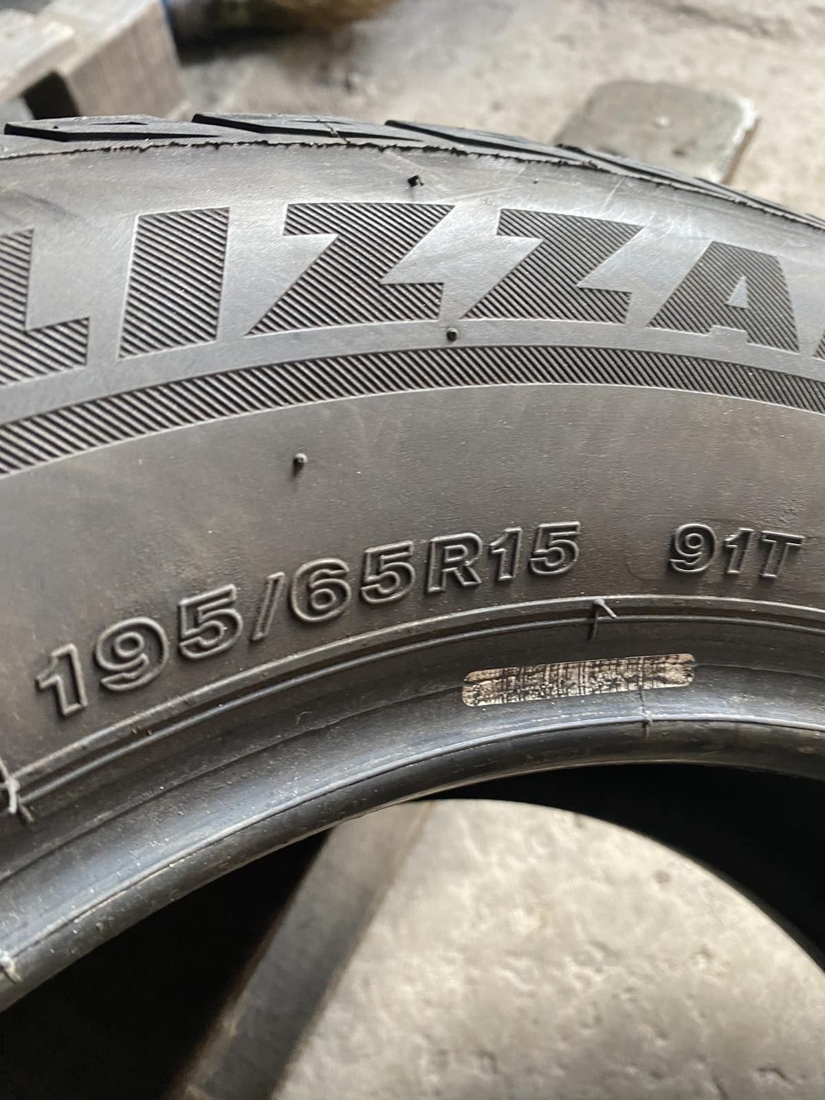 195.65.15 Bridgestone 1шт зима БУ склад шины резина из Европы 65 R15