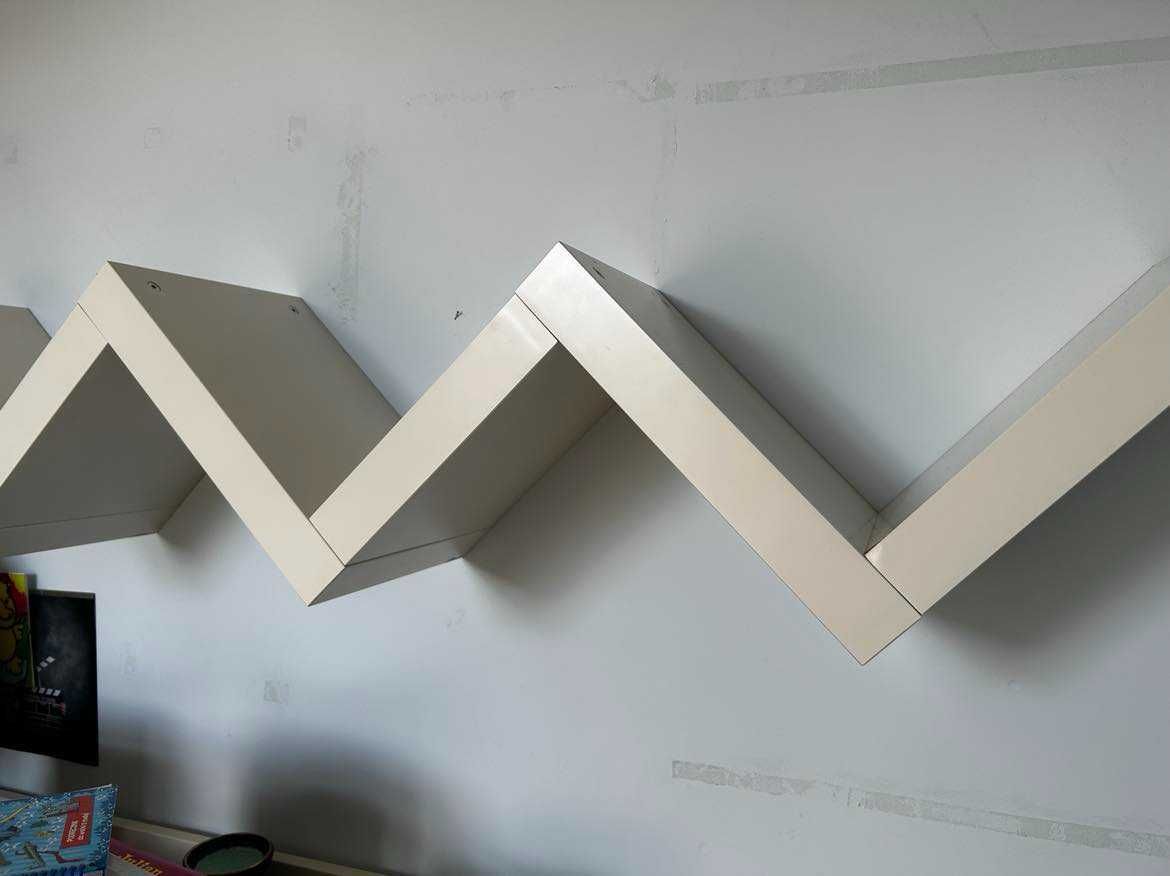 Półka ścienna na książki Ikea