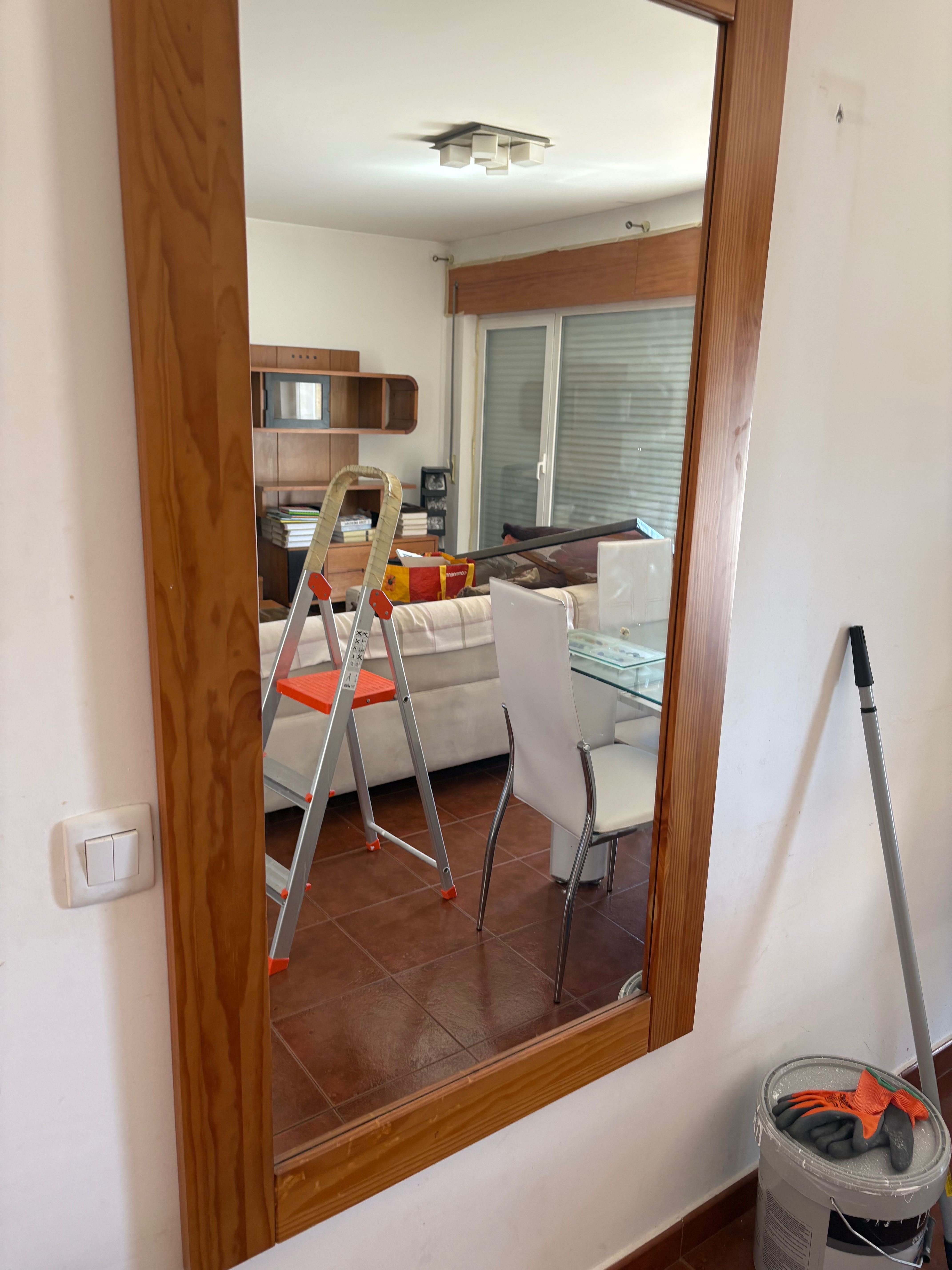 Mobília de sala composta por 9 elementos