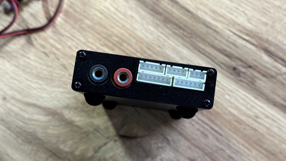 Зарядка для акумуляторів та батарейок - Super Multi Charger B6V8 50w