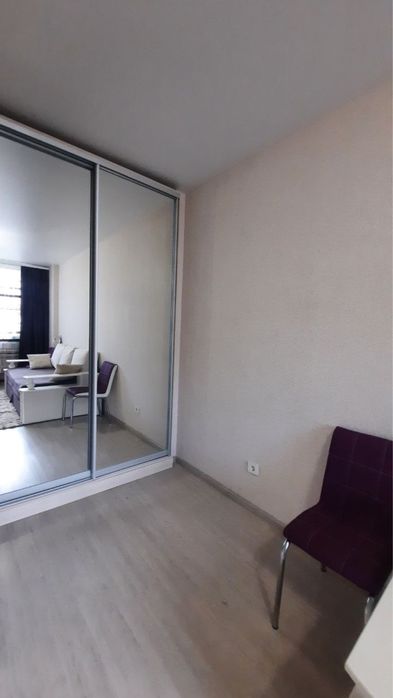 Продам хорошую однокомнатную Жк 7 Небо! Средний этаж! Укомплектована!