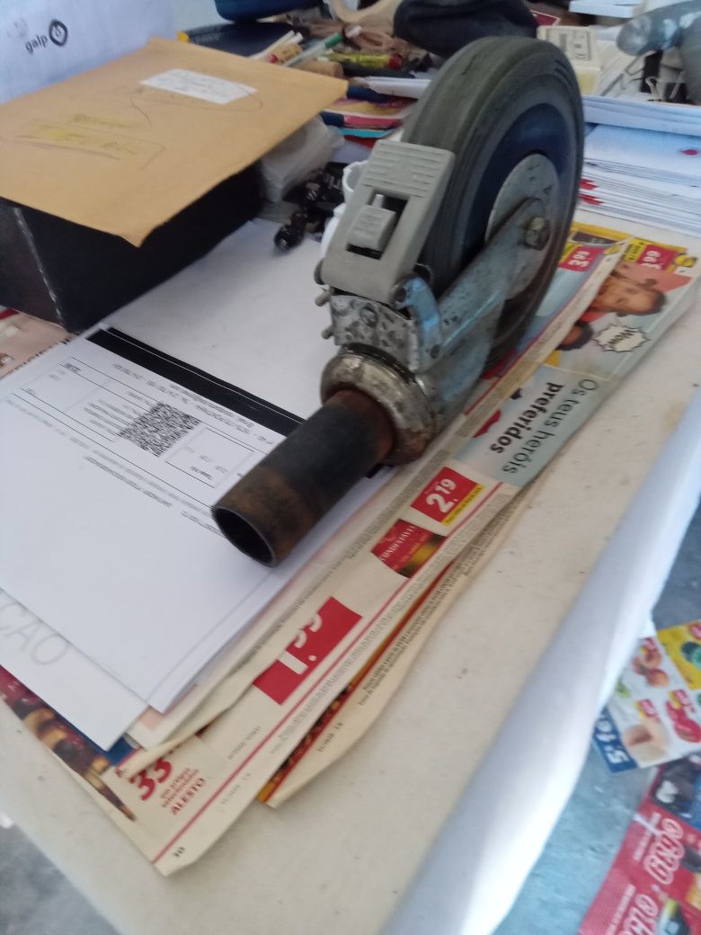 Rodas de  andaime  com travão.