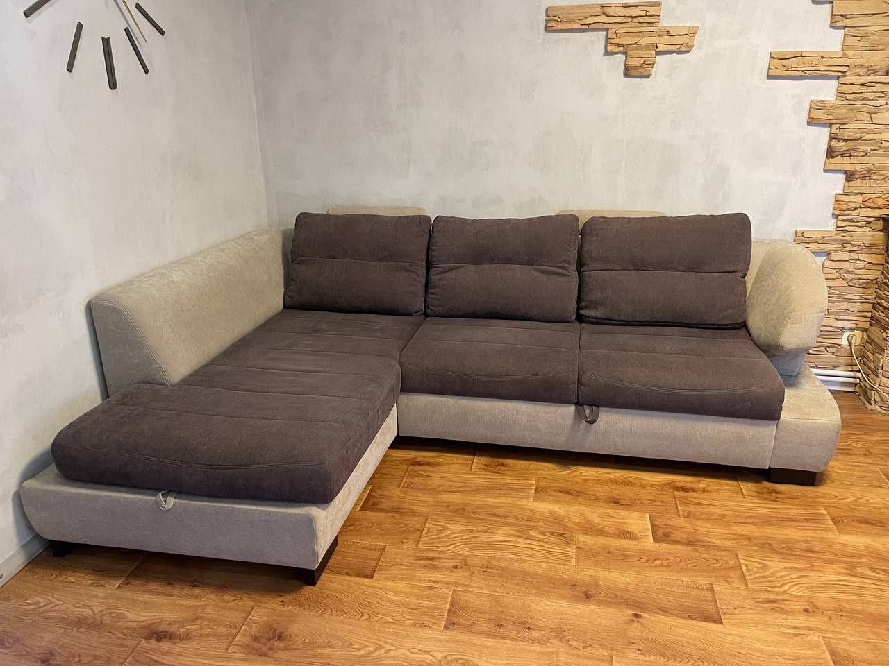 Кутовий диван в ідеальному стані