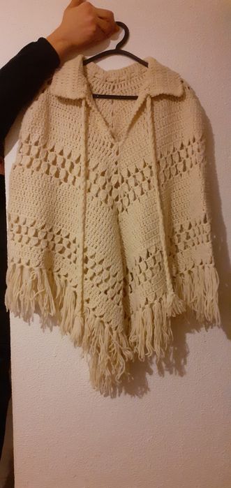 Poncho em lã - cor bege
