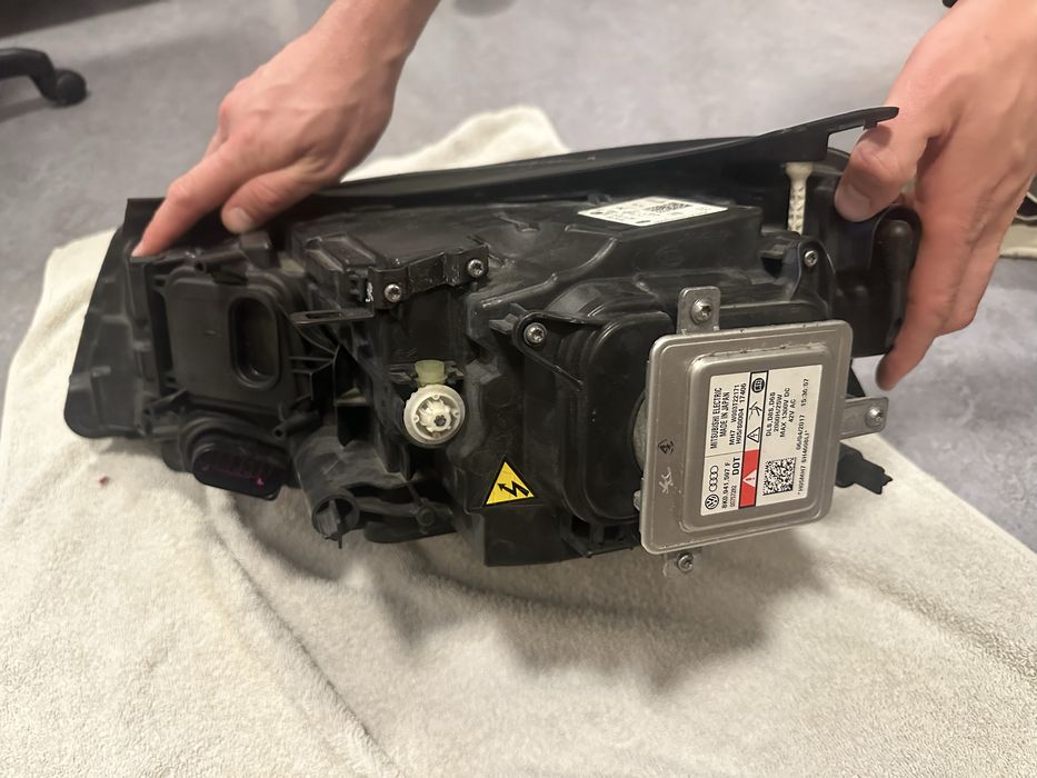 Продаёться две правых фары для Volksvagen Taureg 2017 года