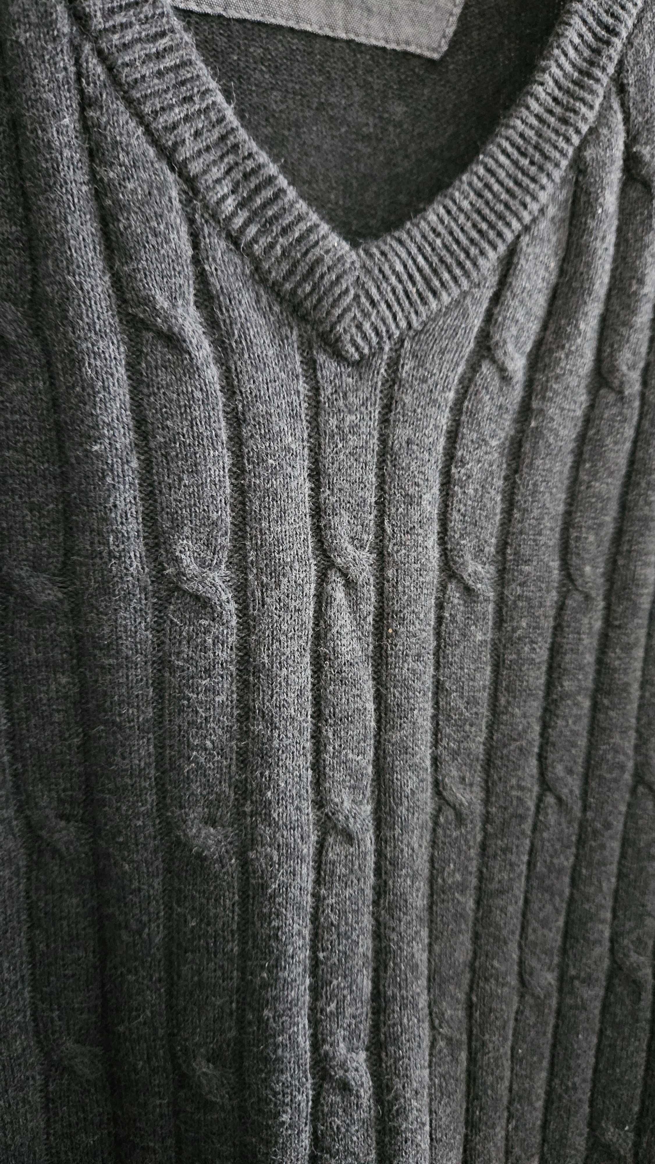 Sprzedam sweter marki Carry