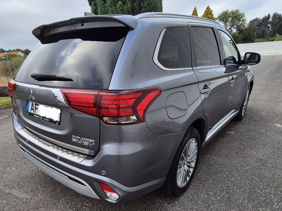 Mitsubishi Outlander 2.4 PHEV 4x4 plug-in