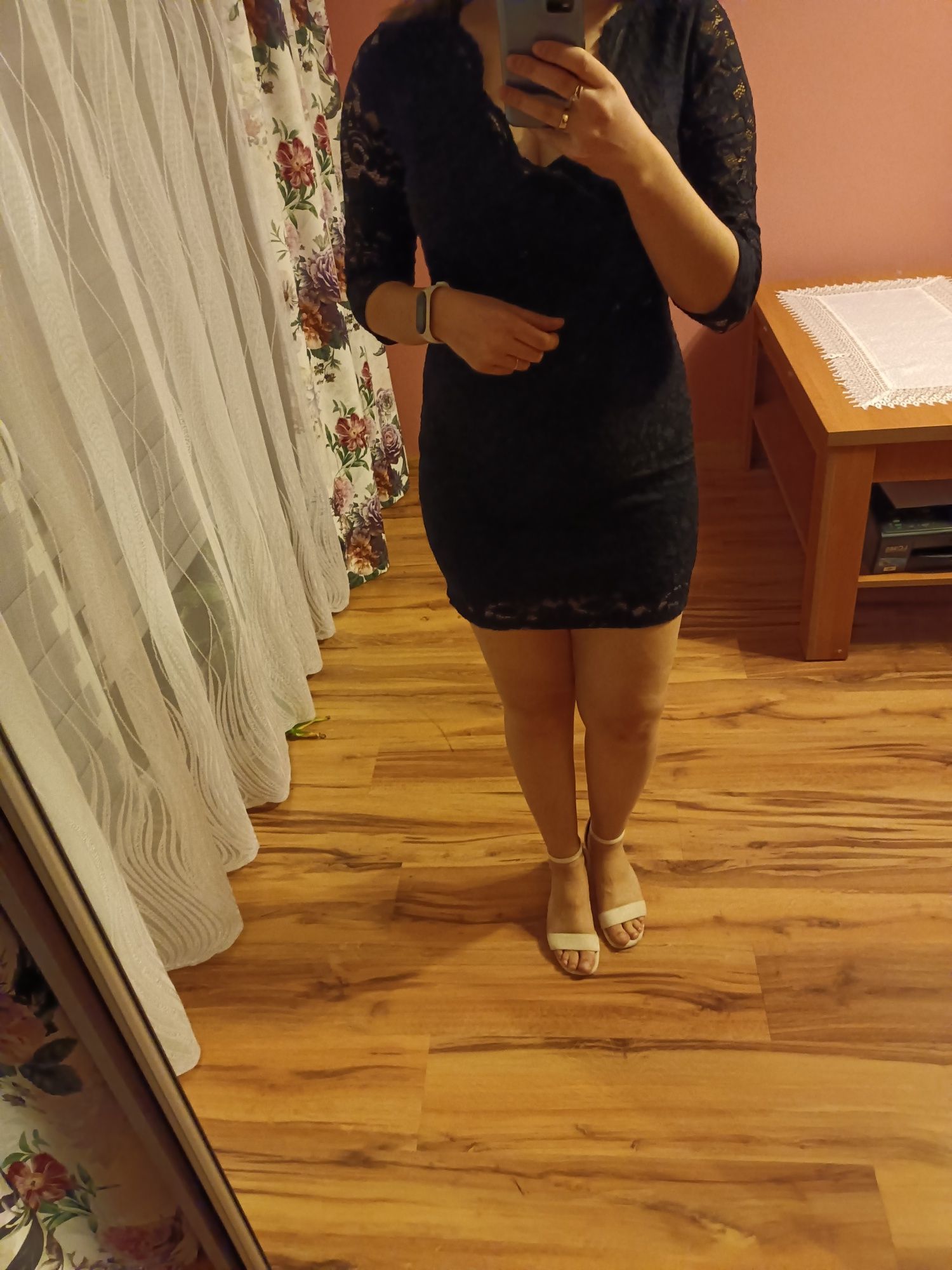 Mała czarna, sukienka mini koronkowa