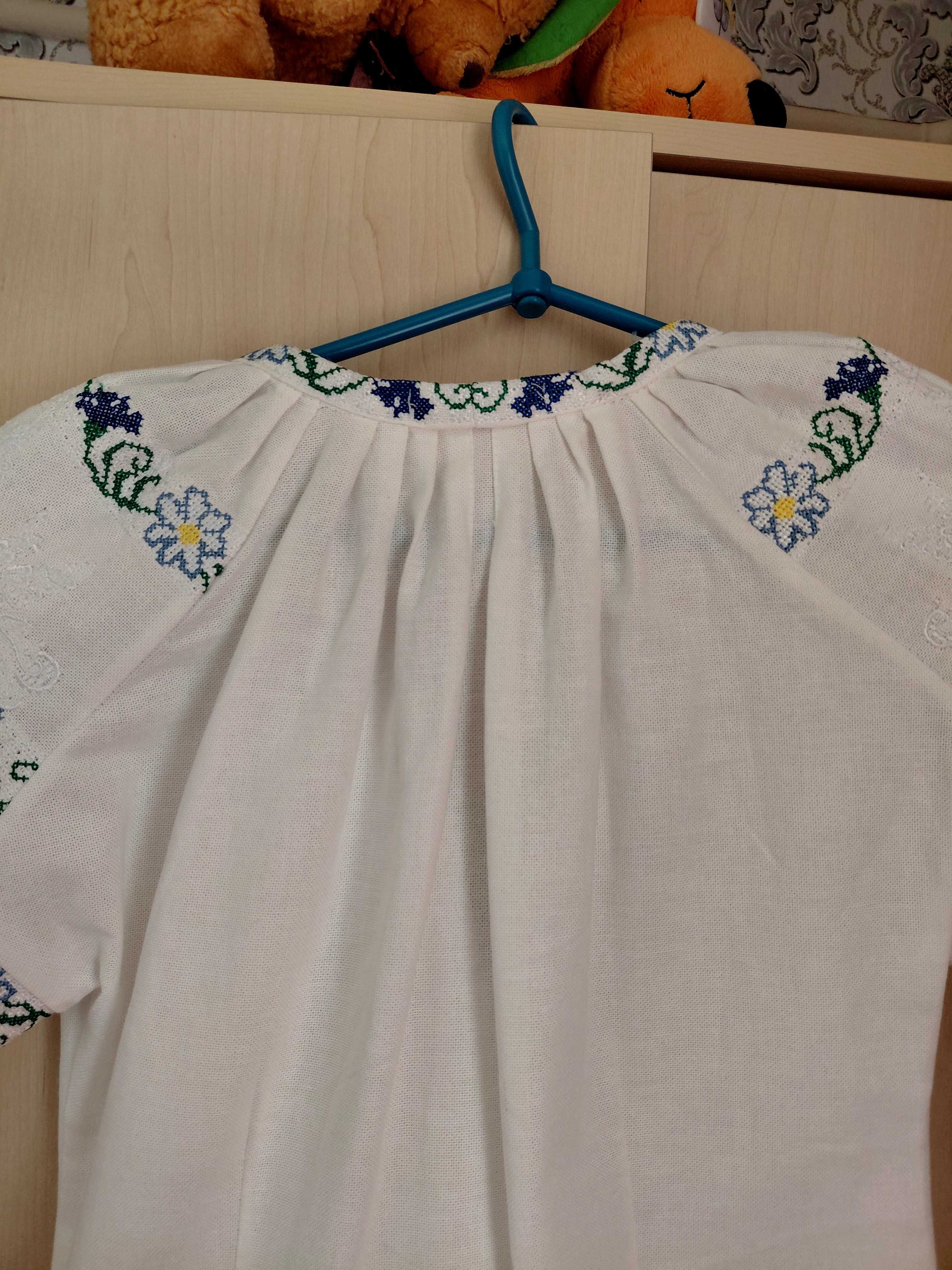 Вишиванка з українськими узорами