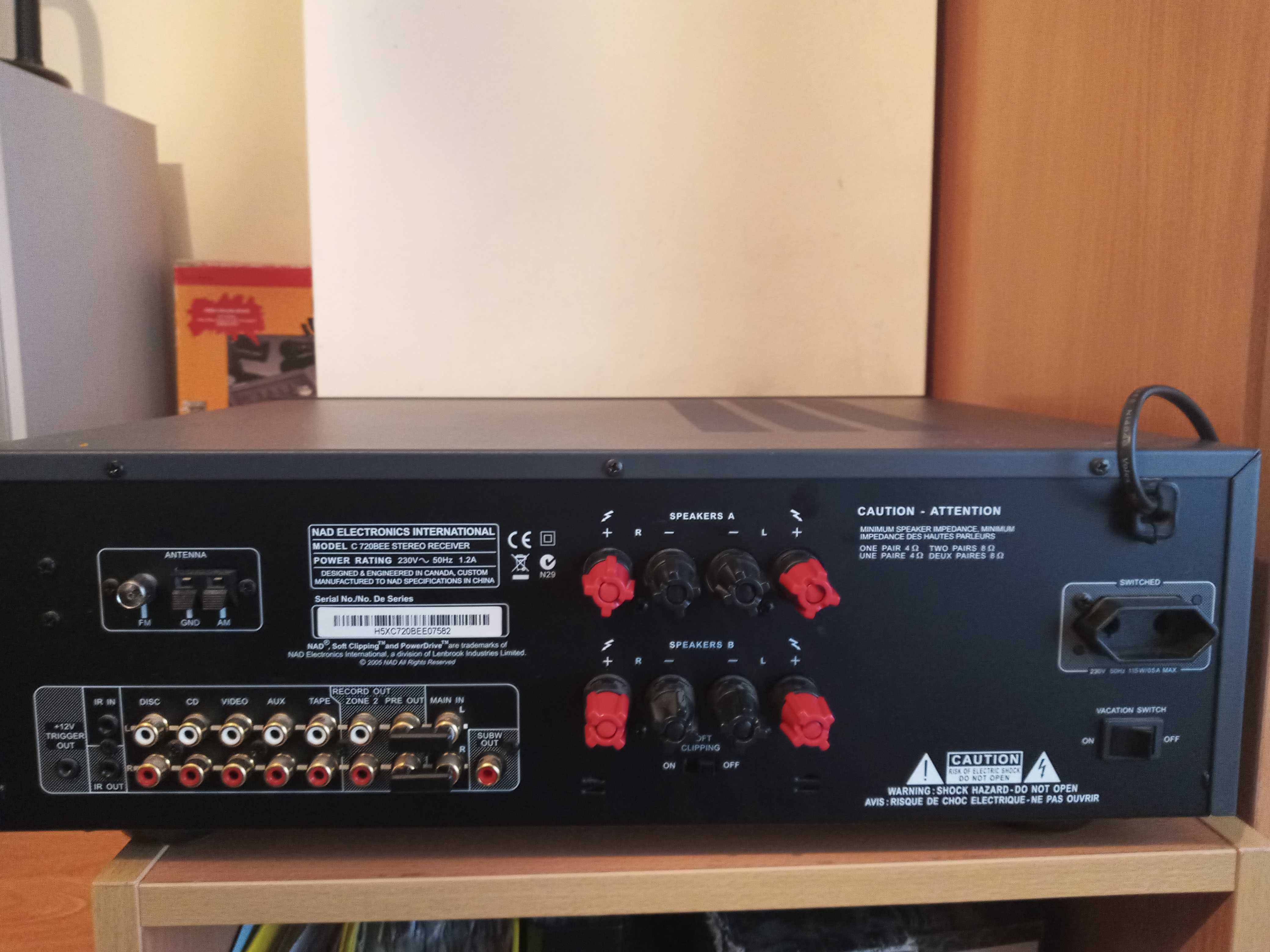Amplificador NAD c720 BEE estéreo