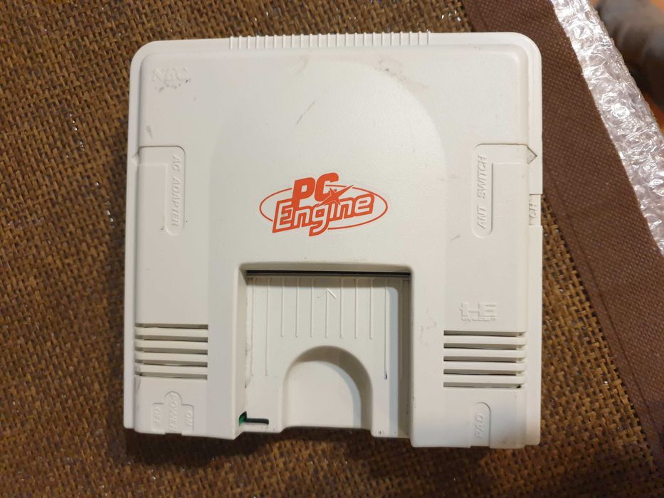 Ігрова консоль PC Engine білий колір під відновлення