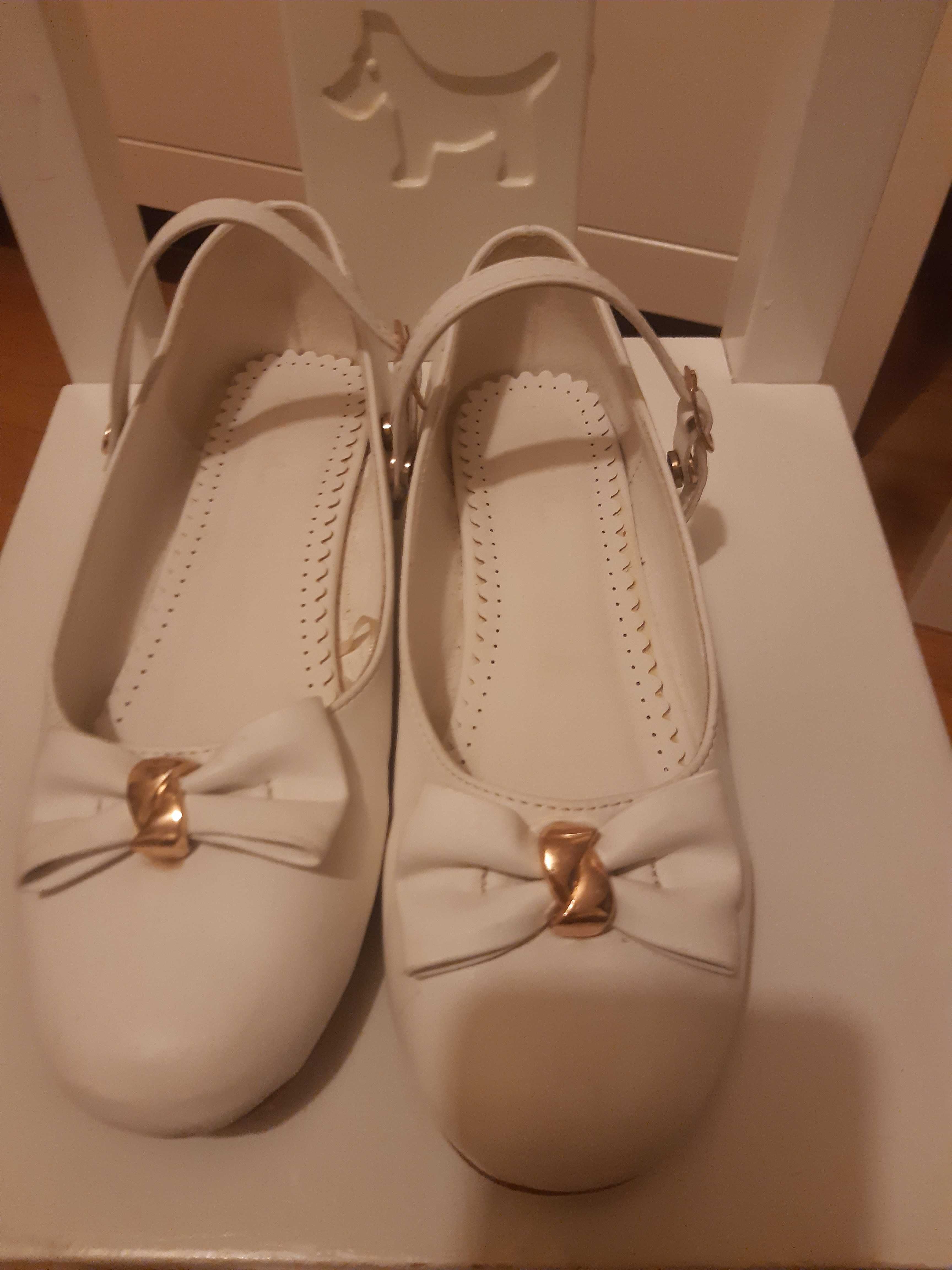 Buty białe dla dziewczynki r.35