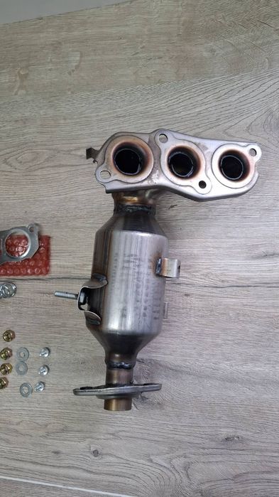 Катализатор каталізатор випускний колектор Peugeot 107 C1 Aygo Пежо