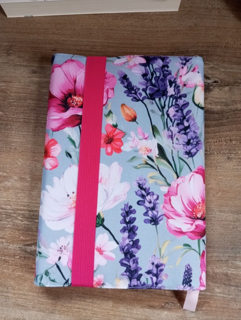Otulacz na książki. Etui. Okładka.