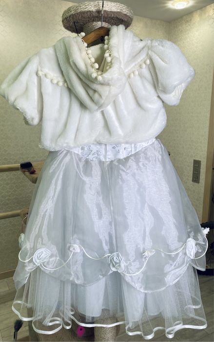 Продам прекрасное детское платье с накидкой