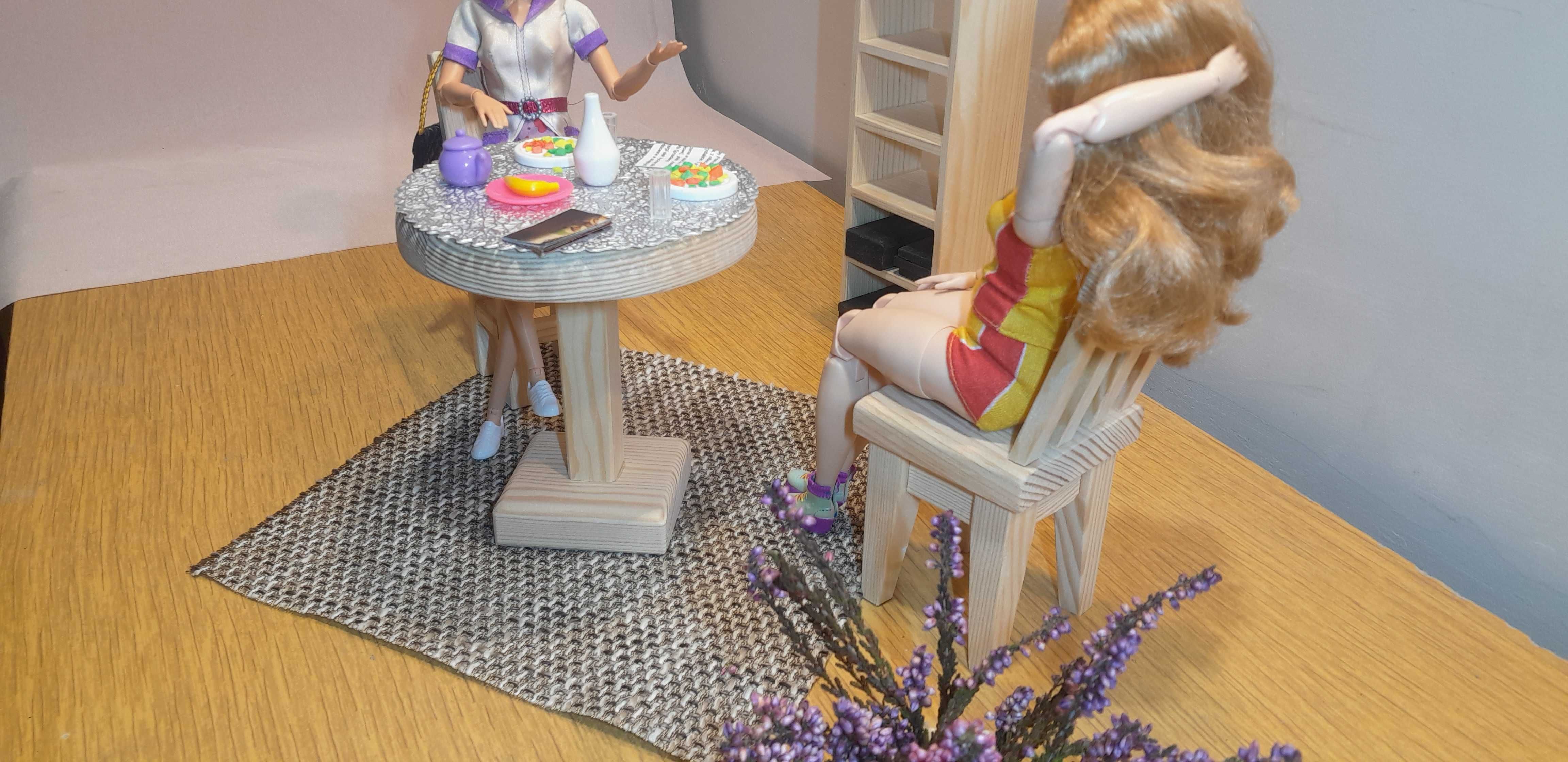 EKSTRA! Stolik okrągły + dwa krzesełka dla Barbie Monster High