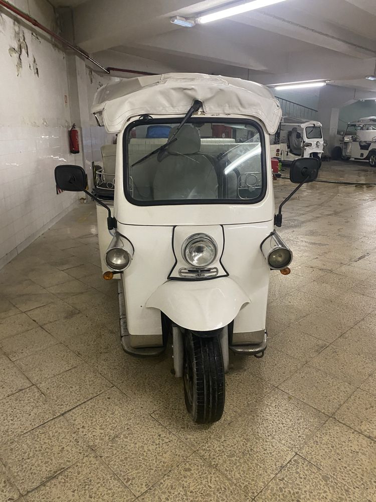 Tuk Tuk Limo 6+1 pax