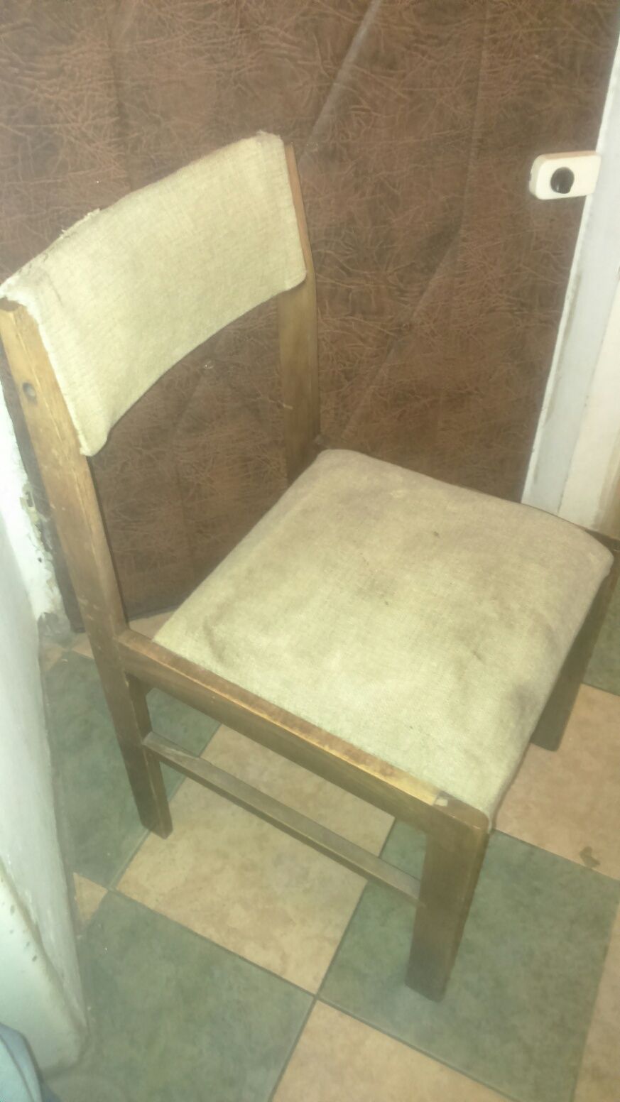 Krzesło, krzesła drewniane lekkie, mocne i sprawne, prl